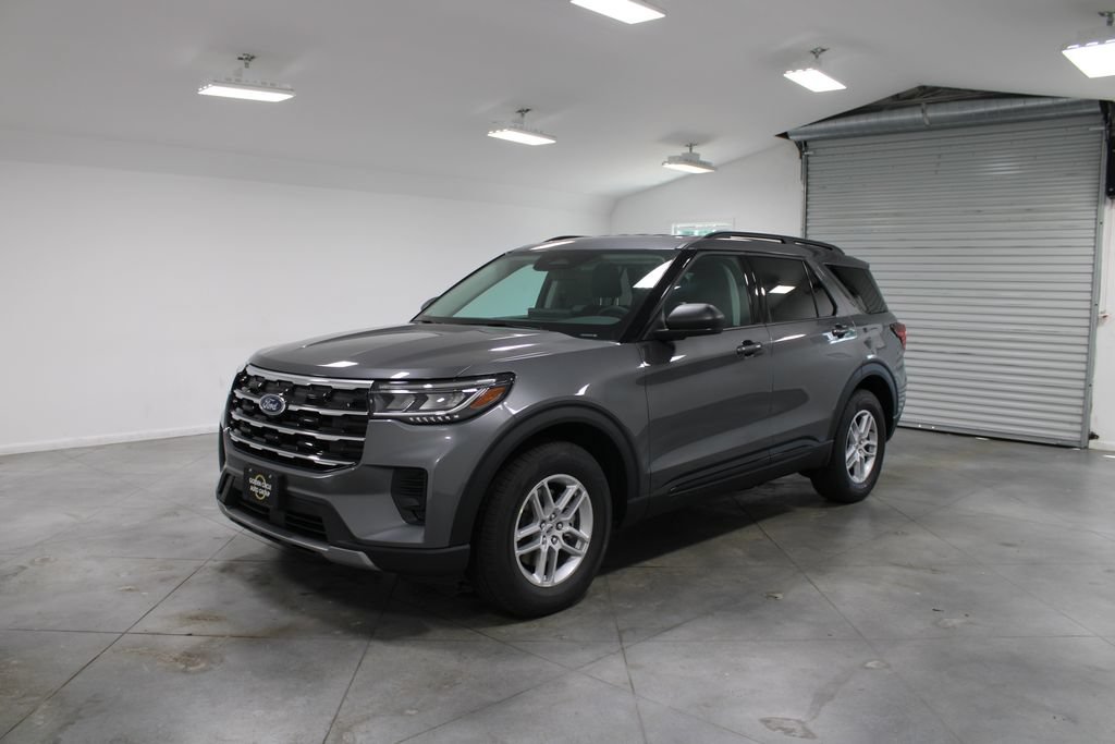New 2026 Ford Explorer Active RWD image 3