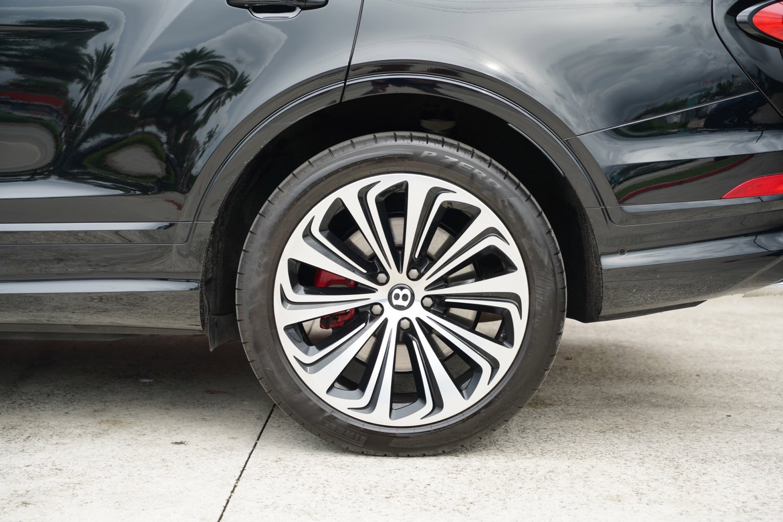 Used 2021 Bentley Bentayga AWD/4WD image 4