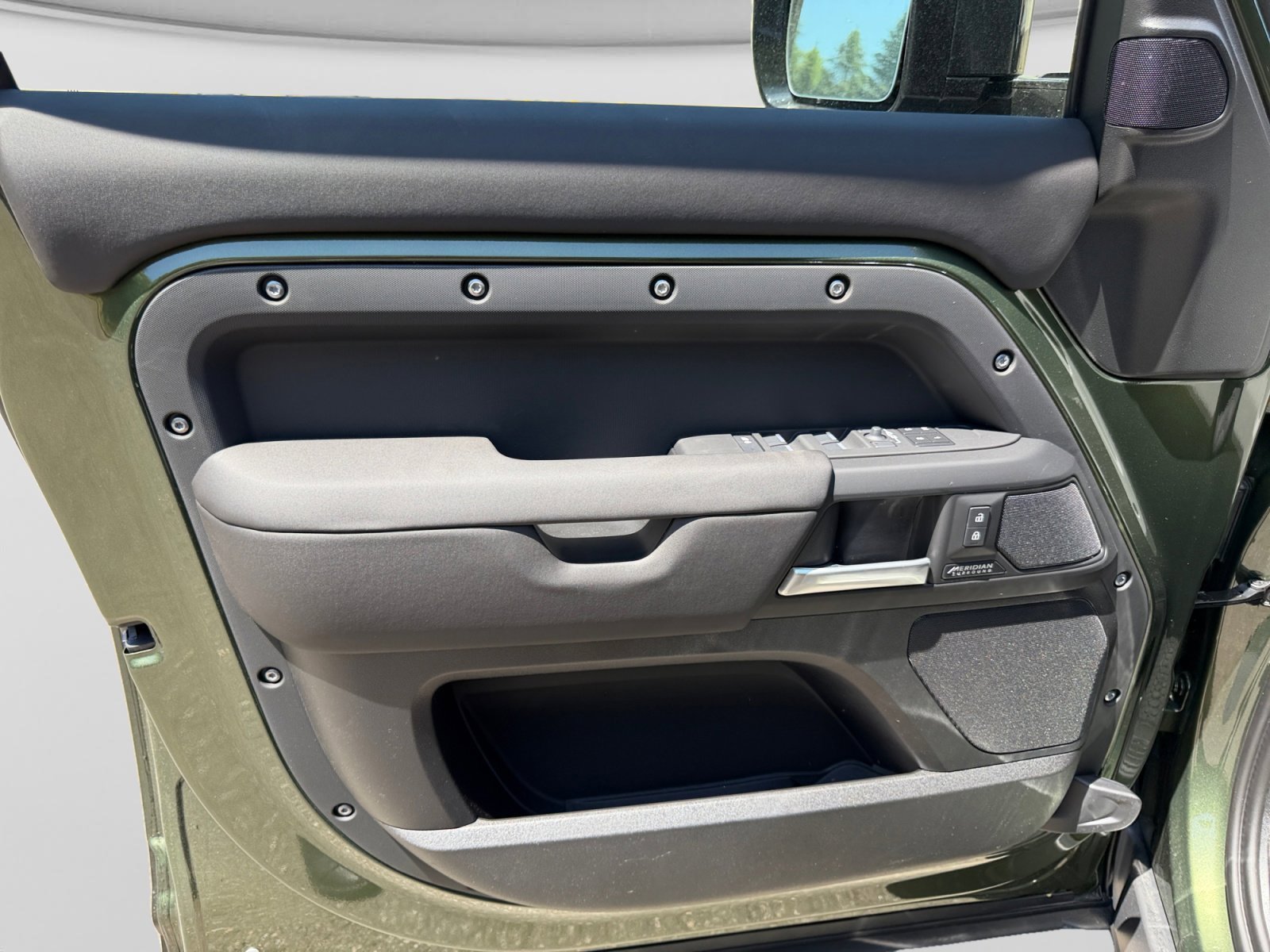 New 2026 Land Rover Defender 130 X-Dynamic SE AWD/4WD image 12
