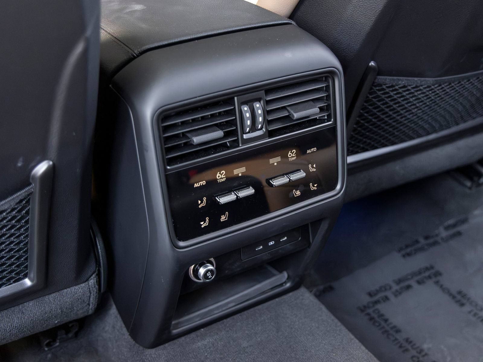 Certified 2025 Porsche Cayenne AWD/4WD image 52