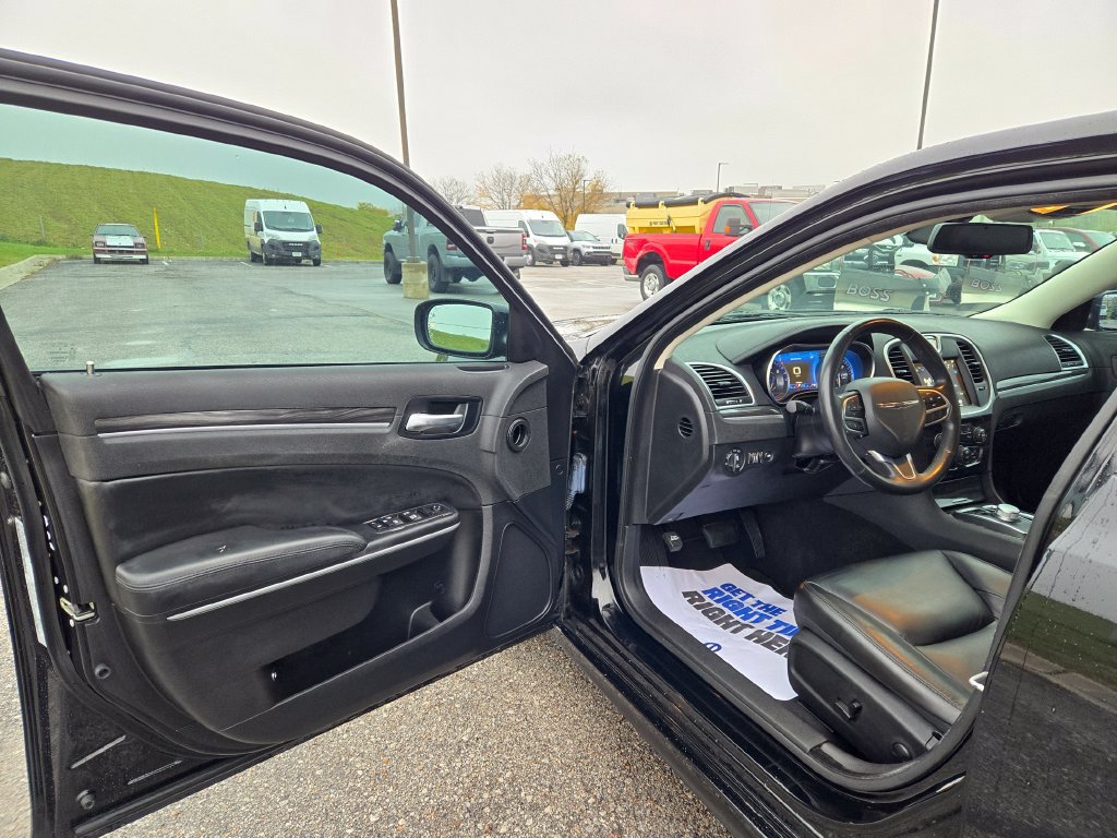 Used 2022 Chrysler 300 Touring L AWD/4WD image 11