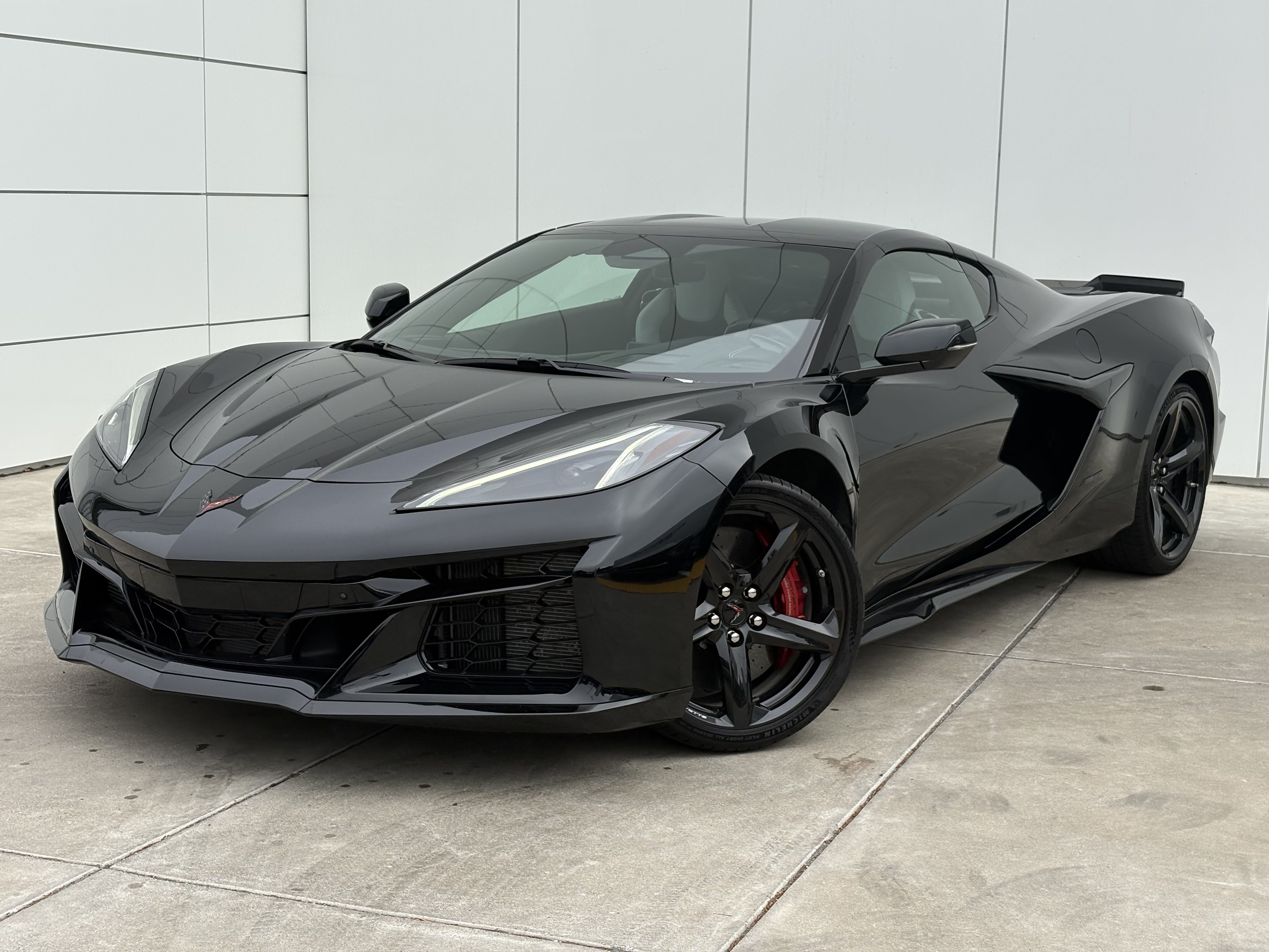Used 2025 Chevrolet Corvette E-Ray w/ Stealth Interior Trim Package AWD/4WD image 2