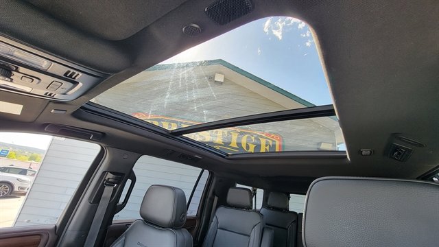 Used 2022 GMC Yukon XL Denali AWD/4WD image 46