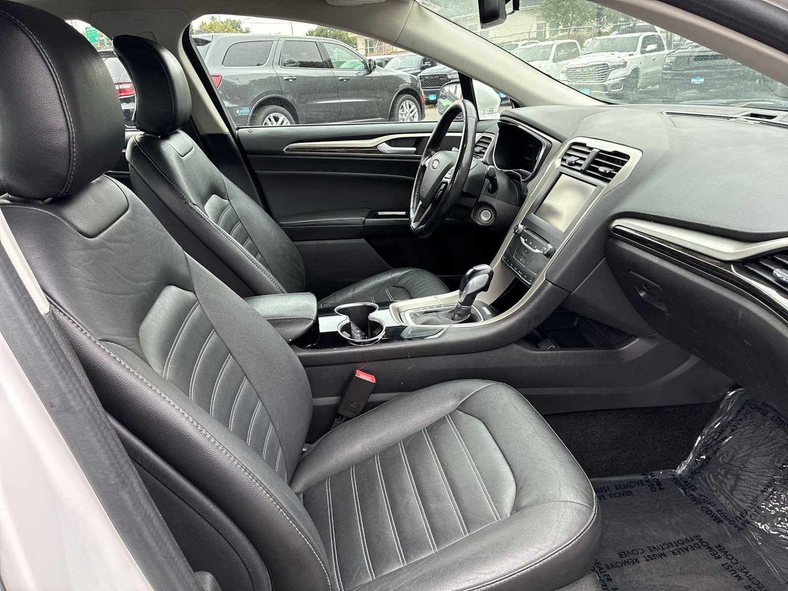 Used 2015 Ford Fusion SE w/ Equipment Group 202A FWD image 24