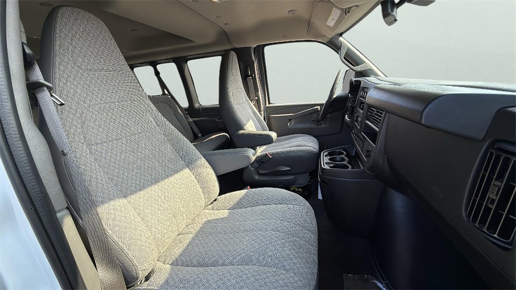 Used 2025 Chevrolet Express 3500 LT w/ LT Preferred Equipment Group image 29