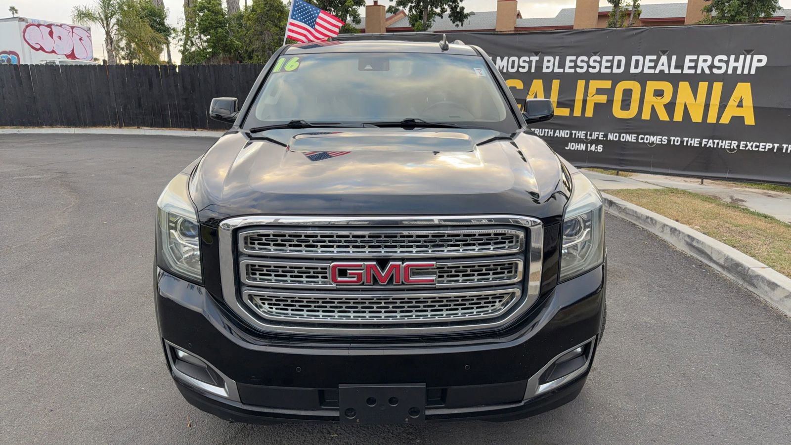 Used 2016 GMC Yukon XL SLT image 3