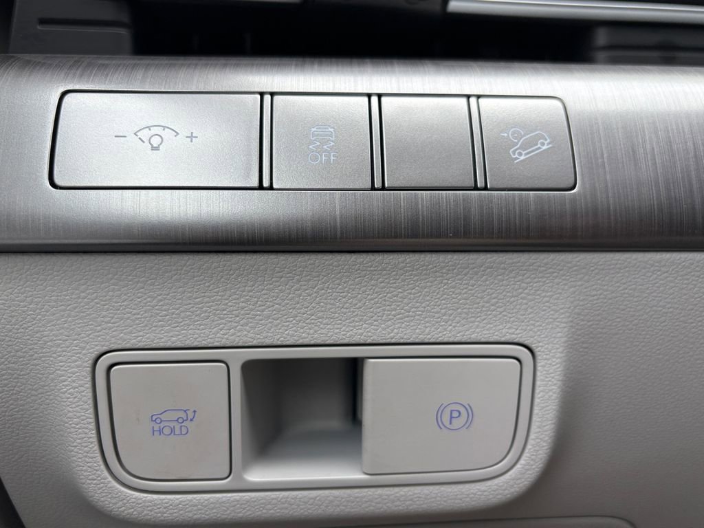 Certified 2024 Hyundai Kona Limited AWD/4WD image 4