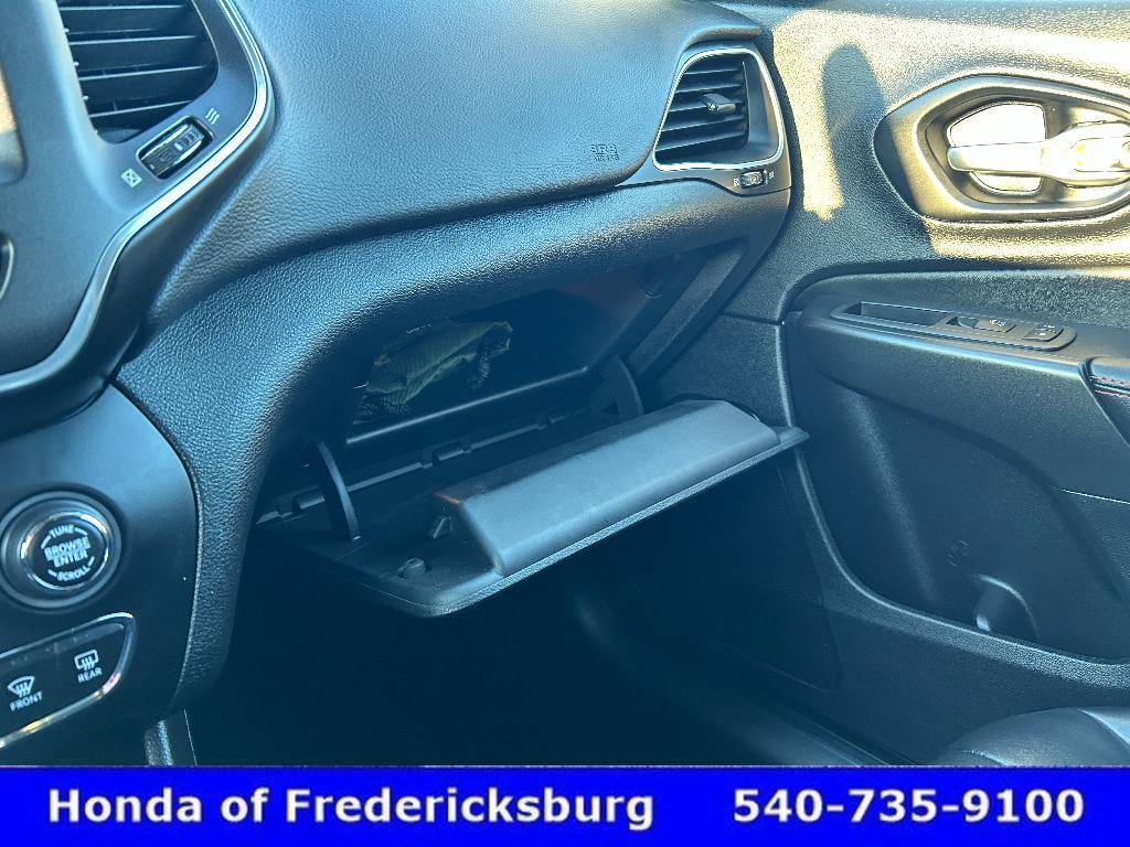 Used 2021 Jeep Cherokee Trailhawk image 24