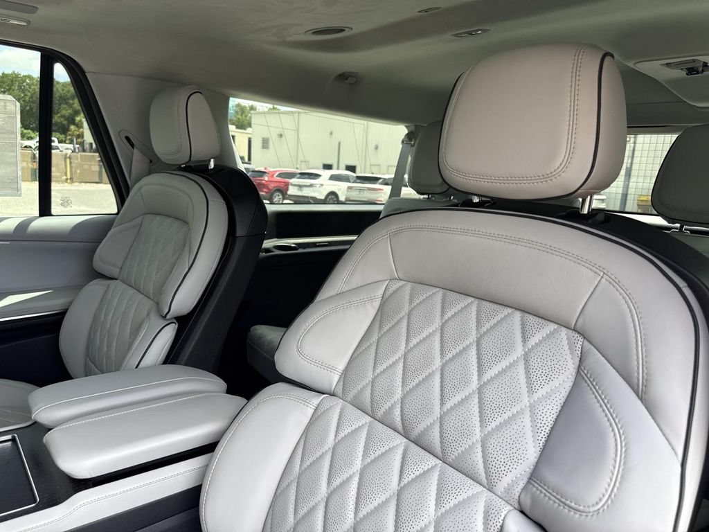 New 2026 Lincoln Navigator L Black Label AWD/4WD image 15