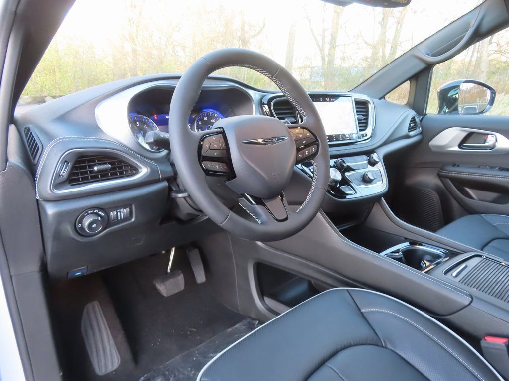 New 2026 Chrysler Pacifica Limited w/ S Appearance Package image 21