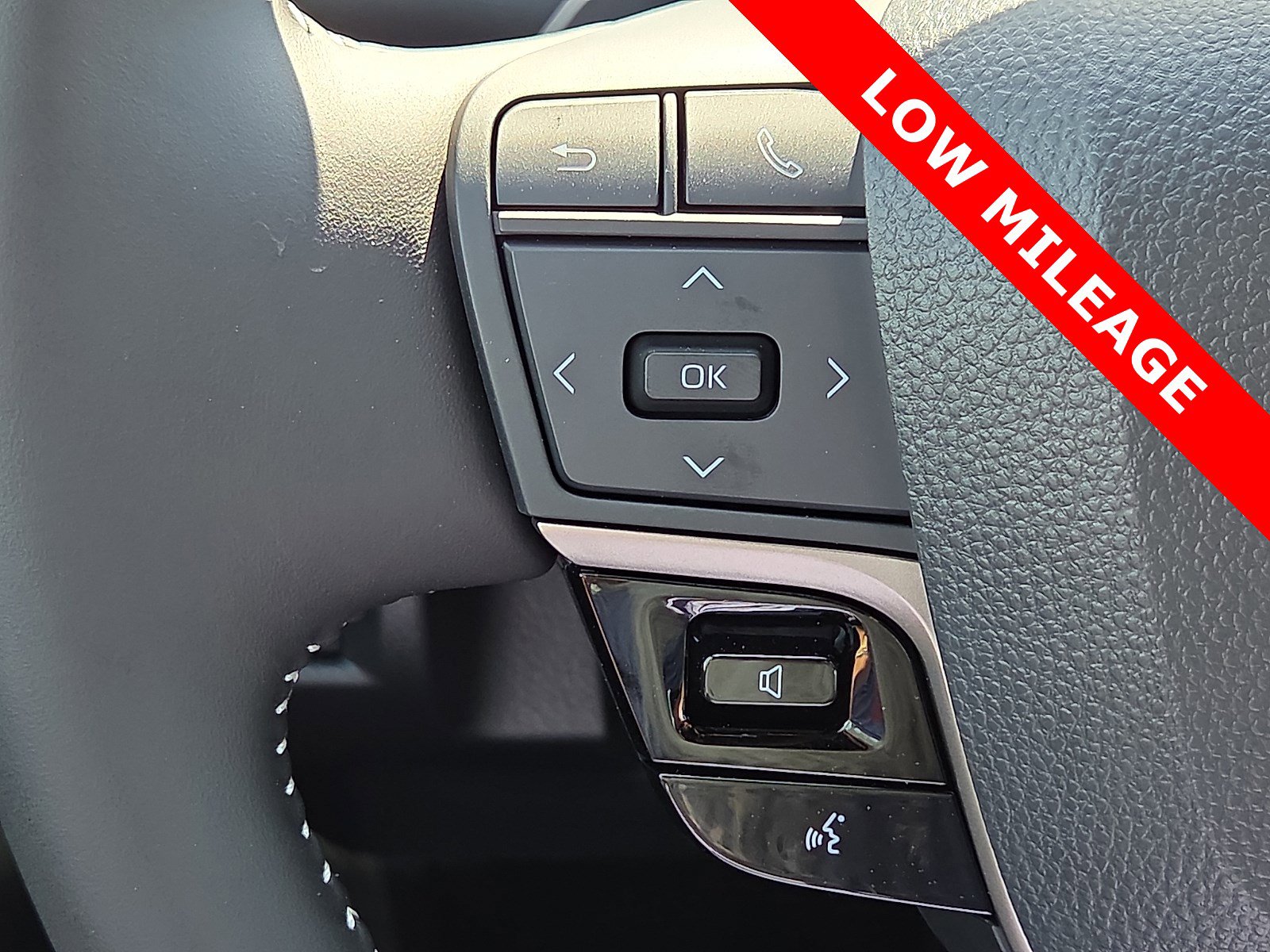 Used 2025 Toyota Camry SE FWD image 21