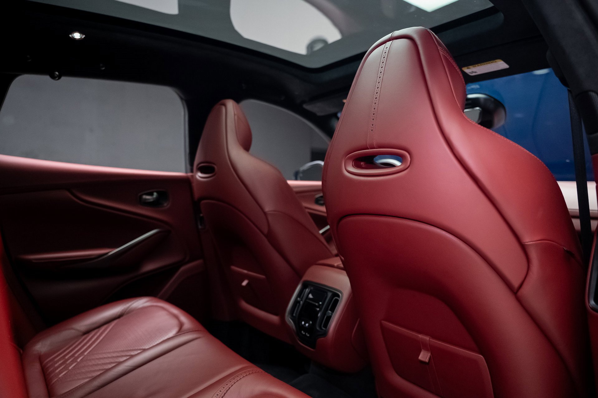 Used 2021 Aston Martin DBX image 71