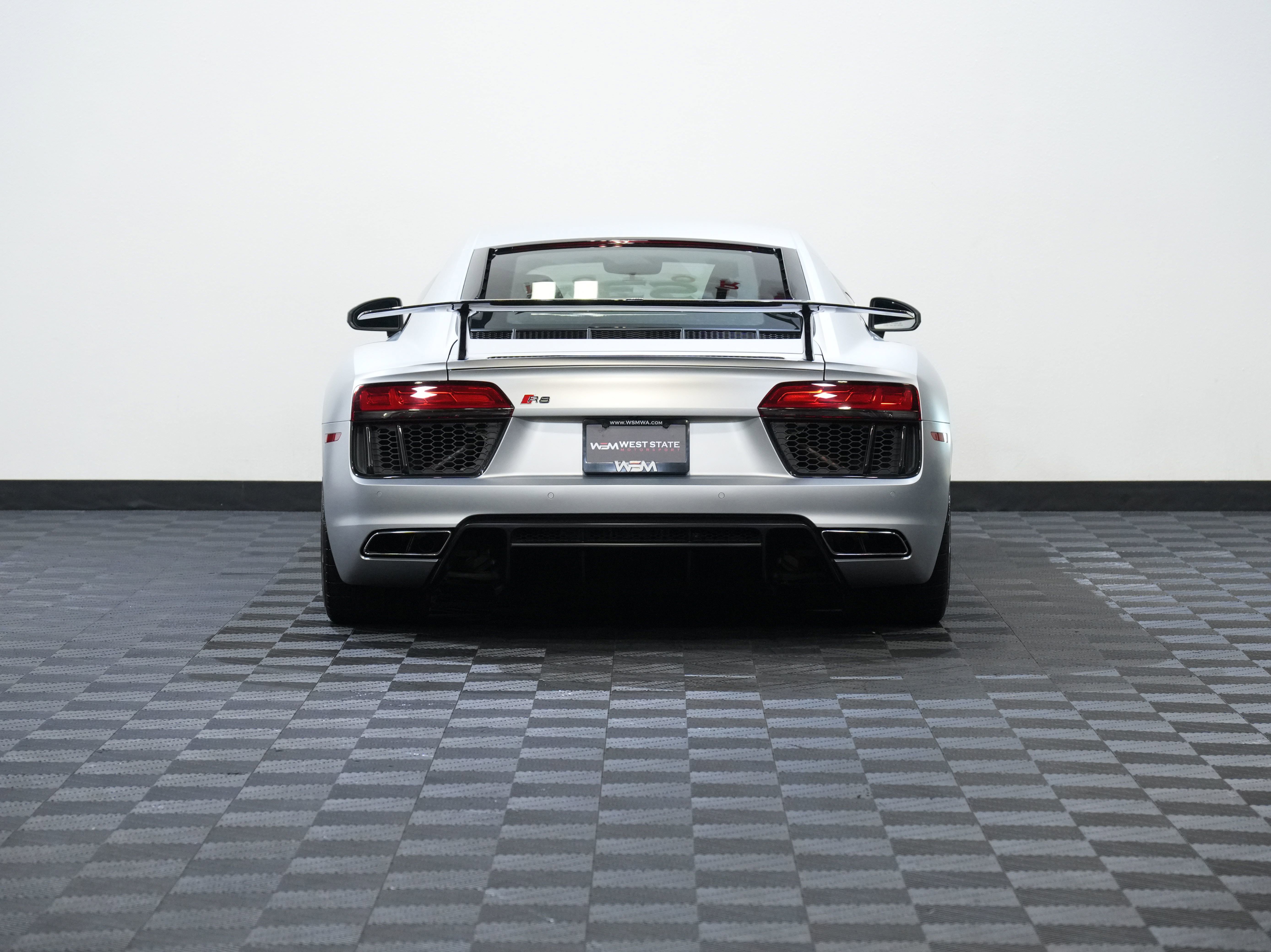 Used 2017 Audi R8 V10 w/ Carbon Exterior Package AWD/4WD image 7