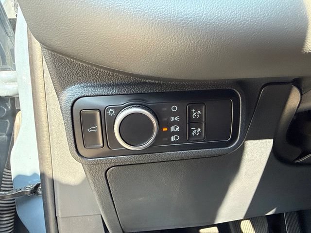 Used 2025 Ford Explorer Active AWD/4WD image 25