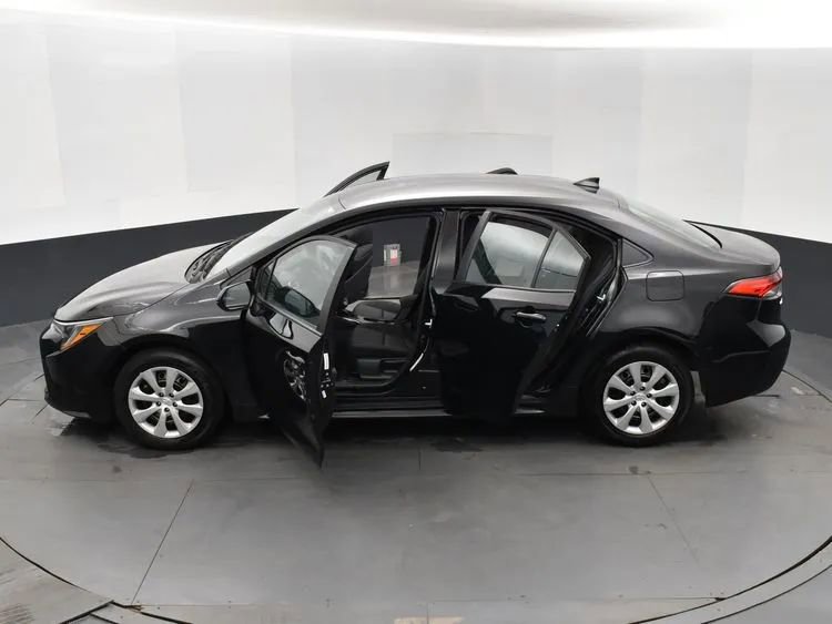 Used 2025 Toyota Corolla LE image 7