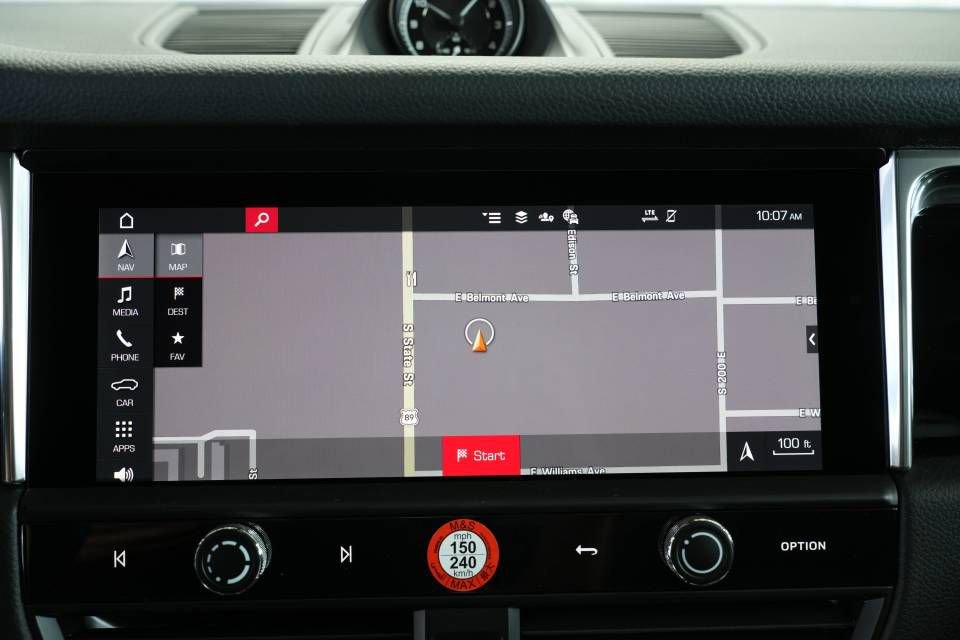 Certified 2025 Porsche Macan AWD/4WD image 20