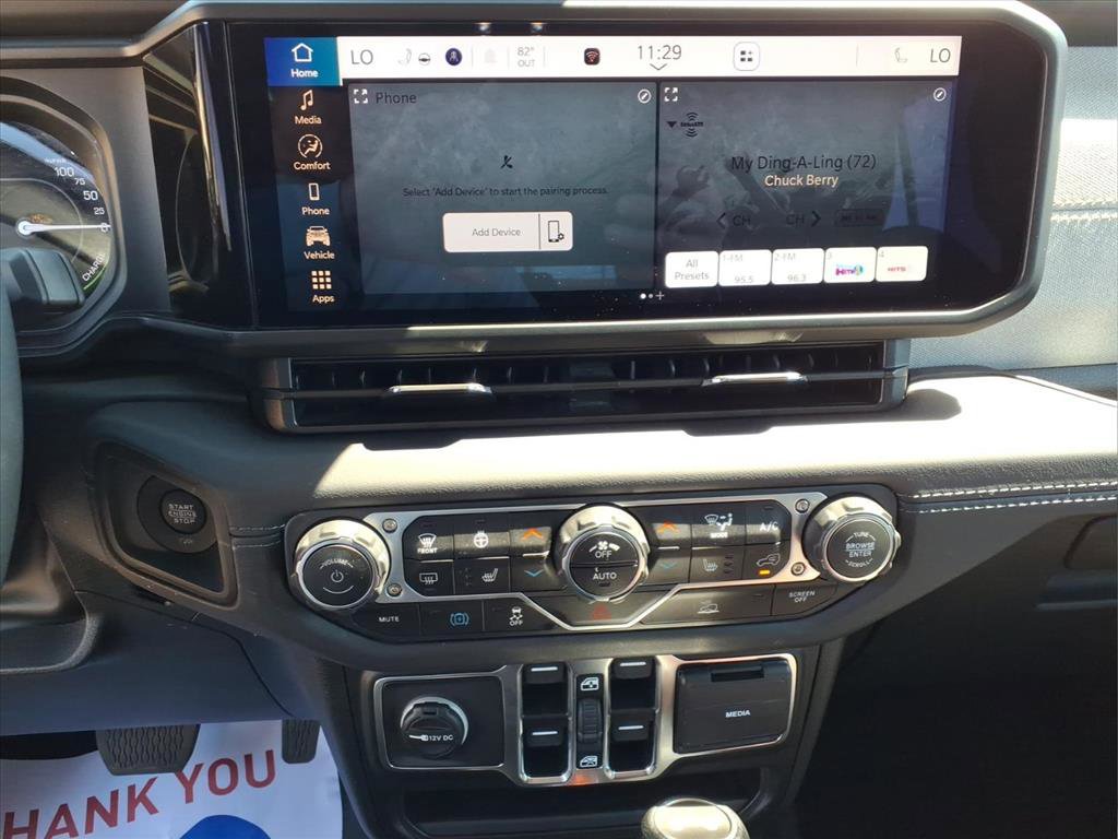 Used 2025 Jeep Wrangler Sahara image 17