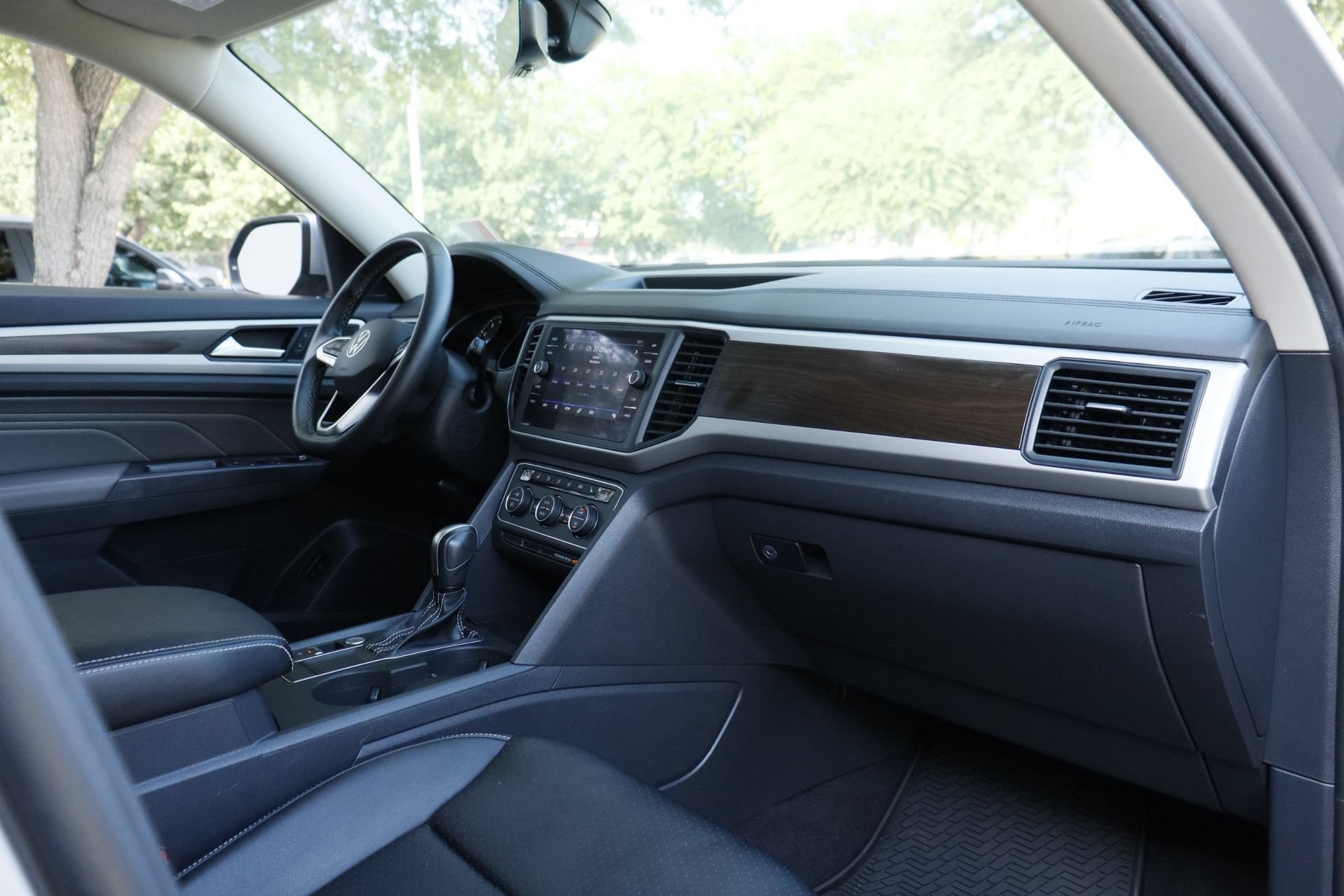Used 2021 Volkswagen Atlas SE w/ Panoramic Sunroof Package FWD image 20