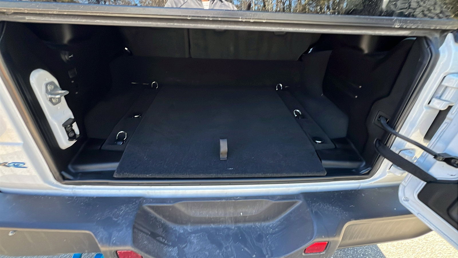 Used 2025 Jeep Wrangler Unlimited Rubicon 4xe w/ Convenience Group image 13