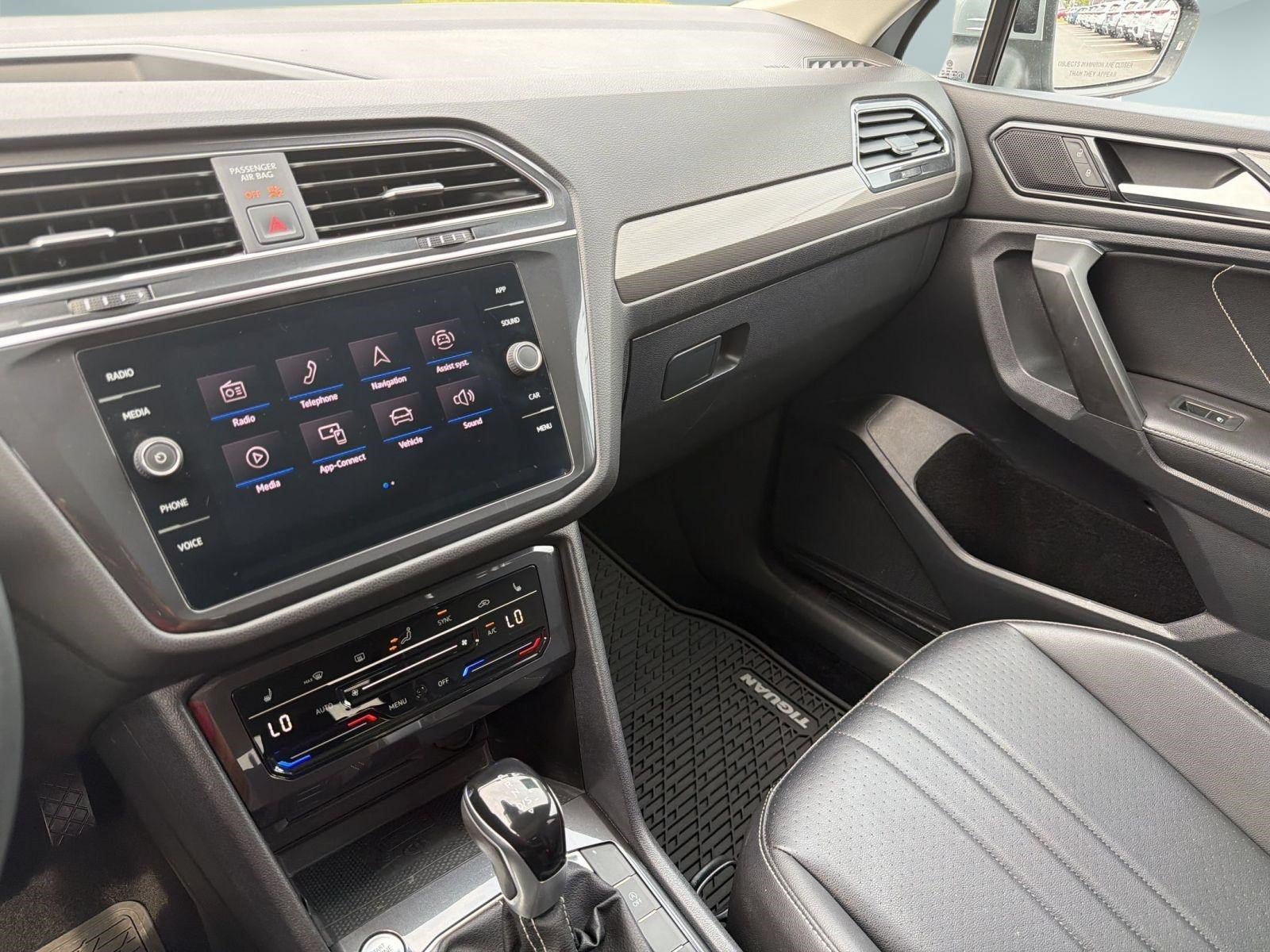 Used 2022 Volkswagen Tiguan SE w/ Panoramic Sunroof Package AWD/4WD image 25