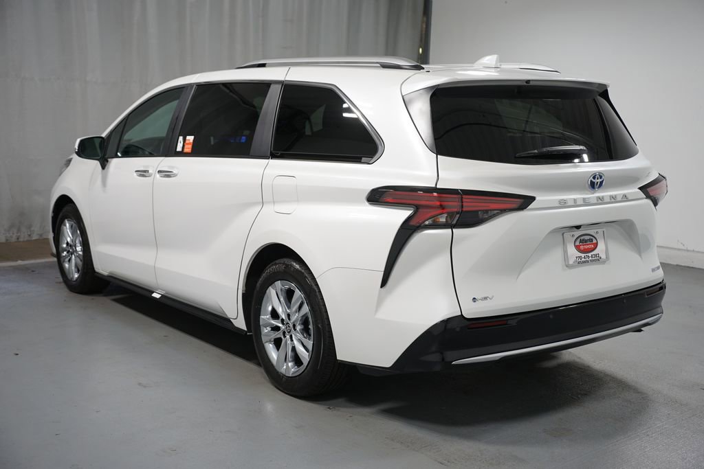 Used 2025 Toyota Sienna Limited image 6