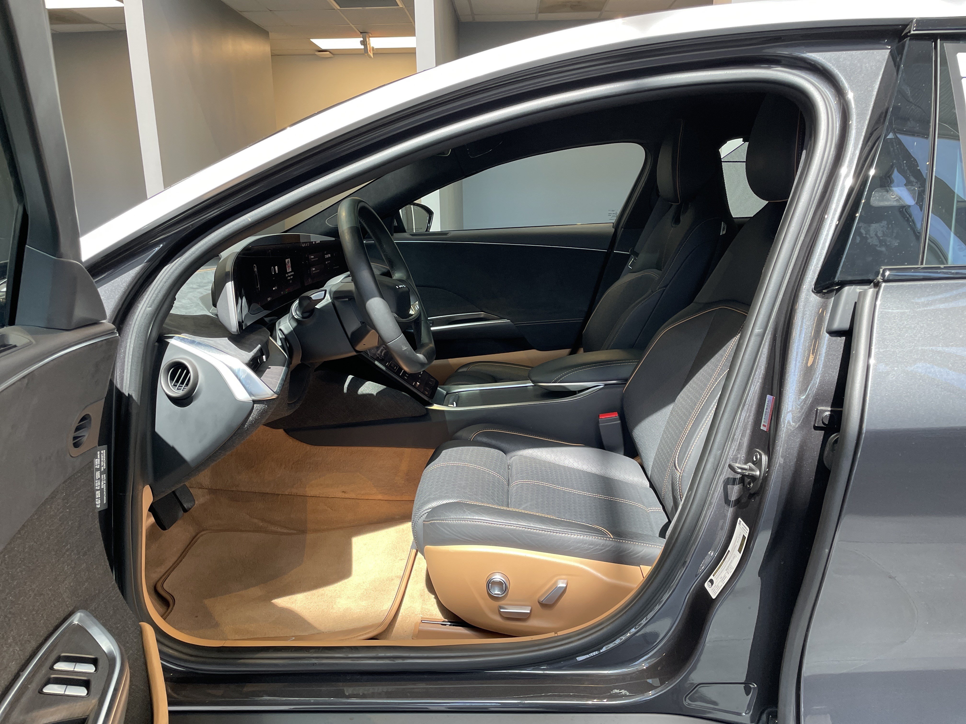 Used 2022 Lucid Air Grand Touring AWD/4WD image 16