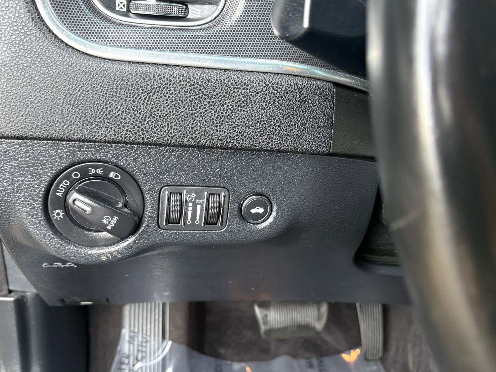 Used 2017 Dodge Charger SXT w/ Navigation & Travel Group image 31