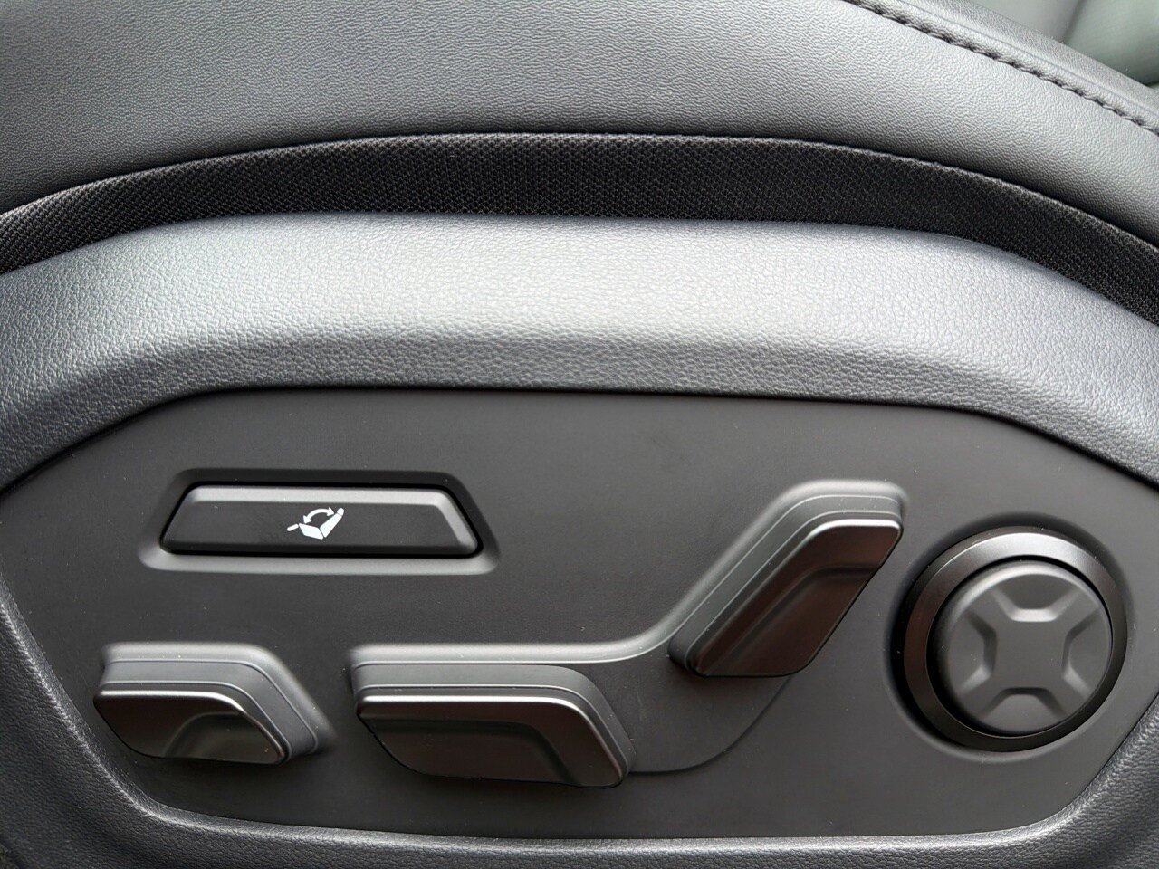 Certified 2025 Hyundai Santa Fe Calligraphy AWD/4WD image 17