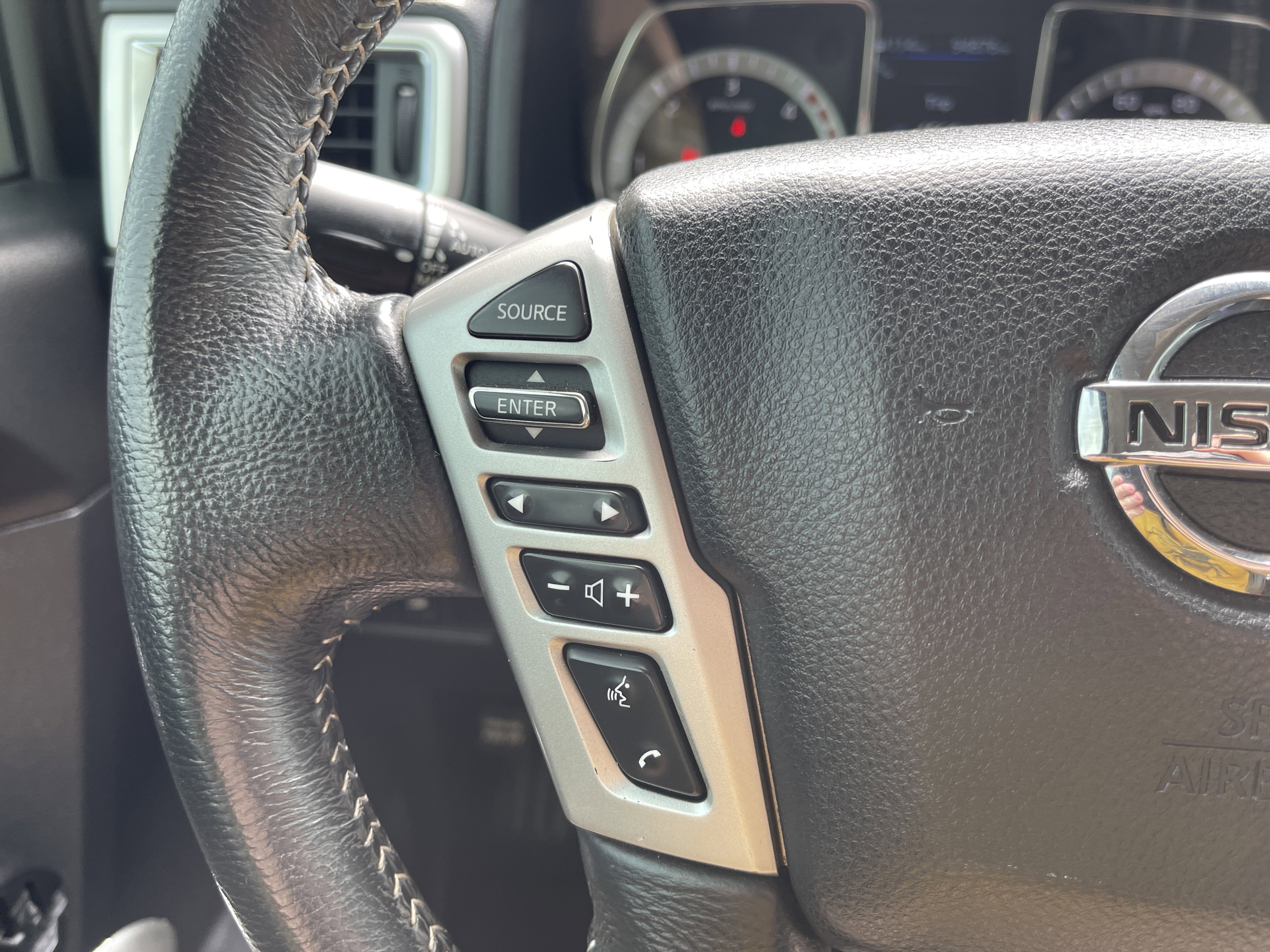 Used 2019 Nissan Titan PRO-4X AWD/4WD image 19