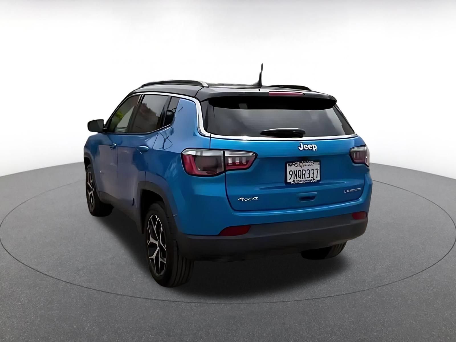 Used 2025 Jeep Compass Limited AWD/4WD image 10