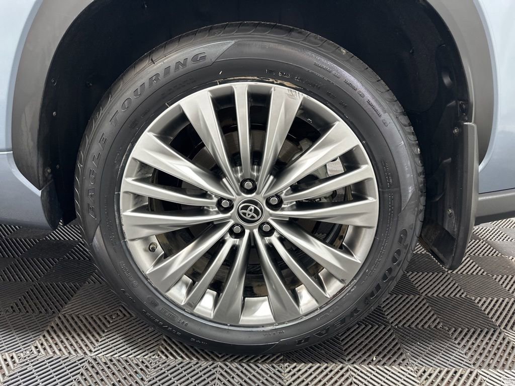 Used 2024 Toyota Highlander Platinum image 35