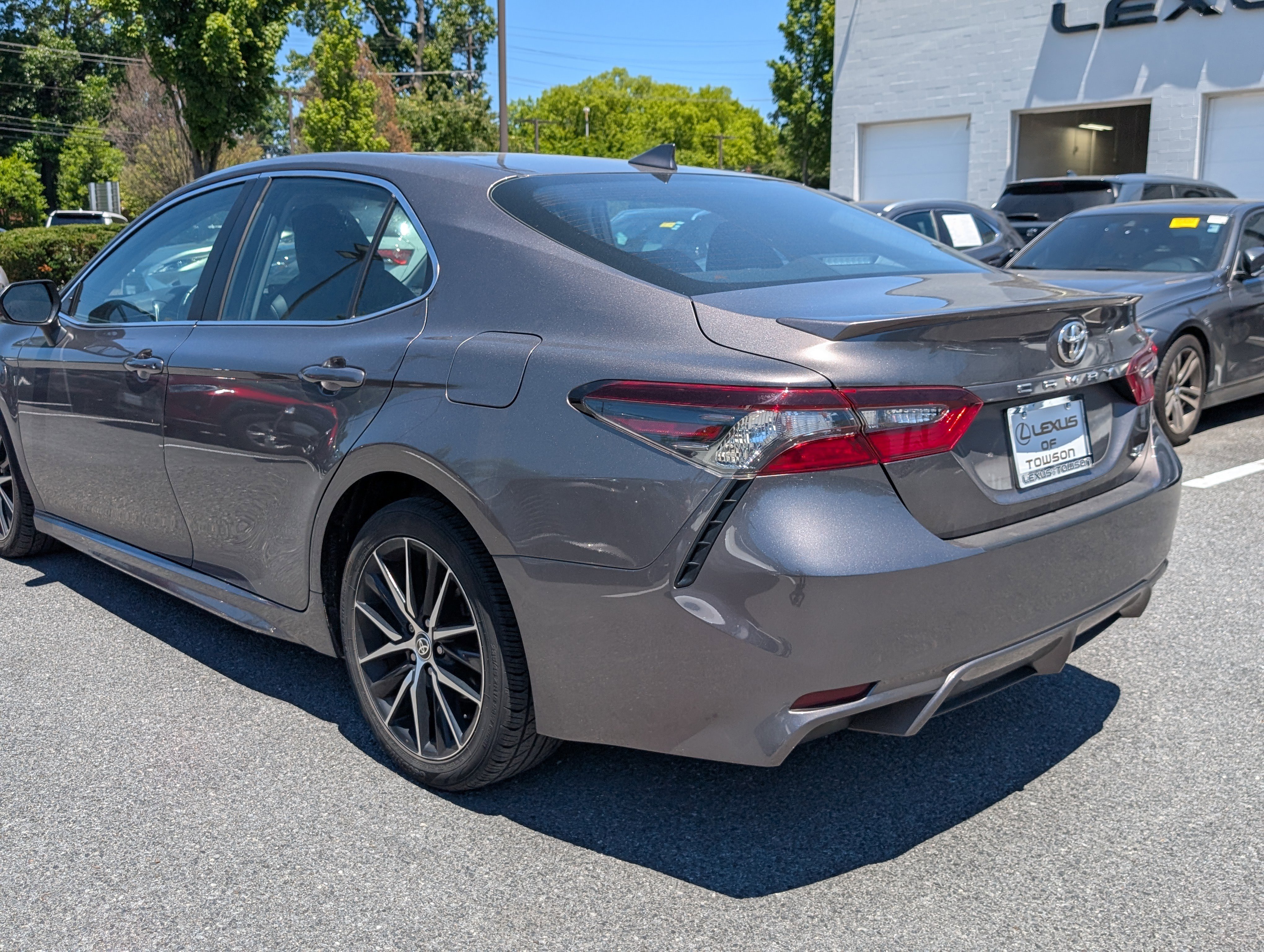 Used 2022 Toyota Camry SE FWD image 5