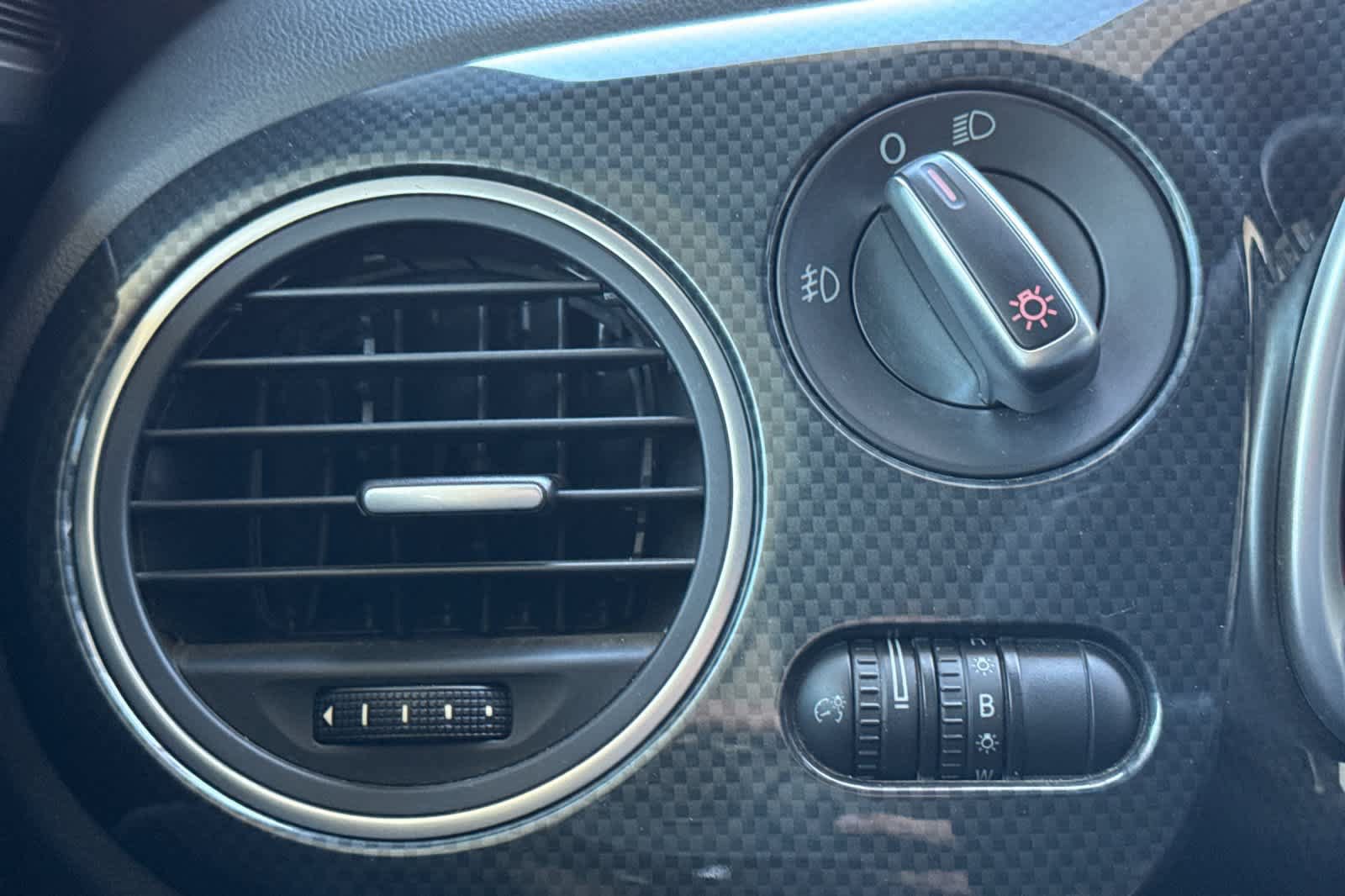 Used 2014 Volkswagen Beetle R-Line FWD image 28