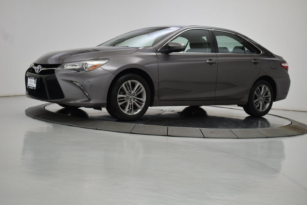 Used 2017 Toyota Camry SE FWD image 16