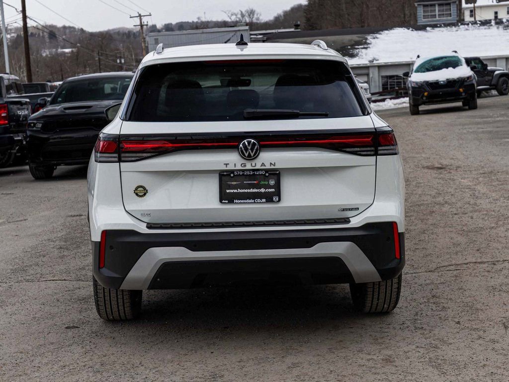 Used 2025 Volkswagen Tiguan SE image 5