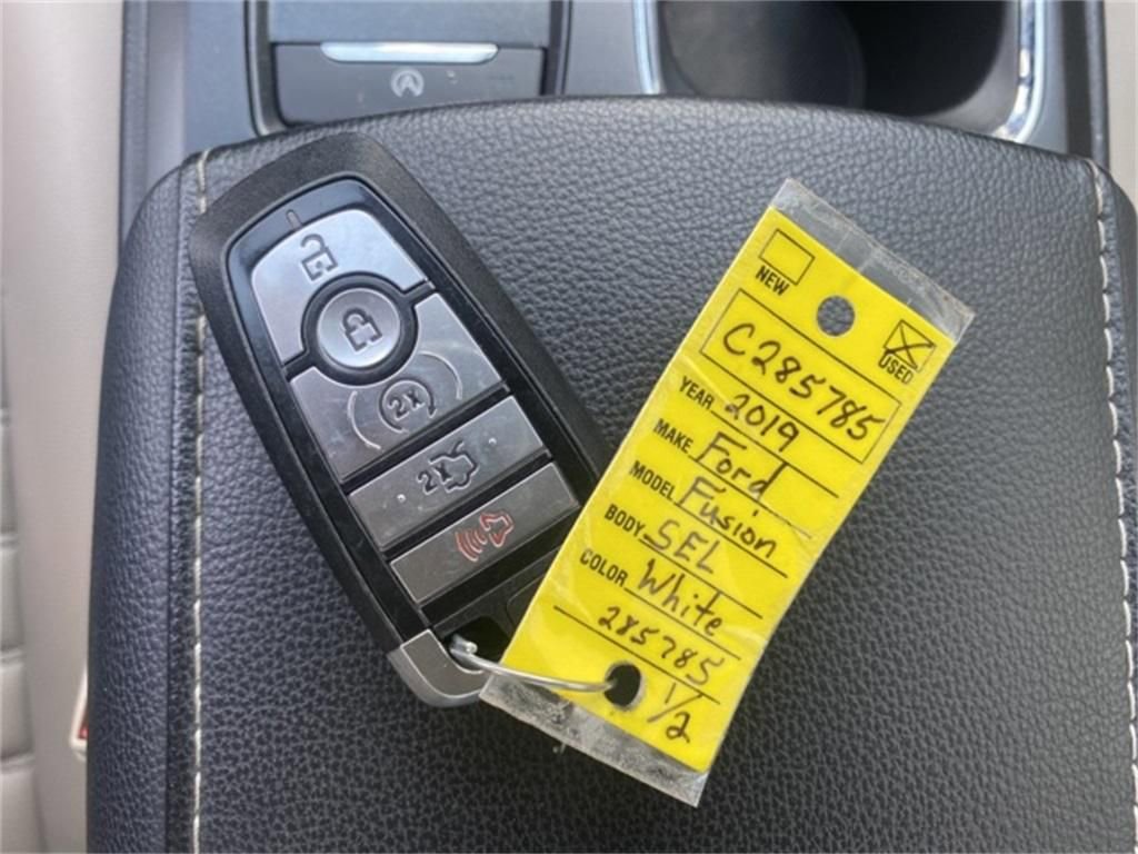 Used 2019 Ford Fusion SEL image 23