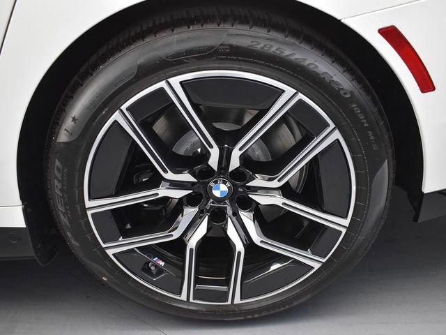 Certified 2024 BMW 750e xDrive w/ Executive Package AWD/4WD image 2