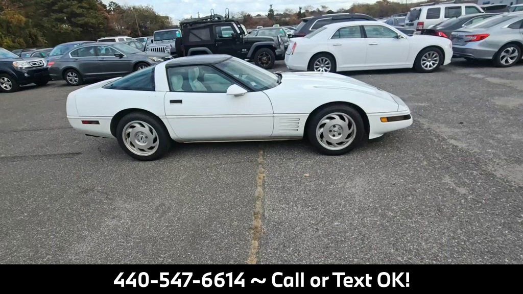 Used 1993 Chevrolet Corvette Coupe image 2