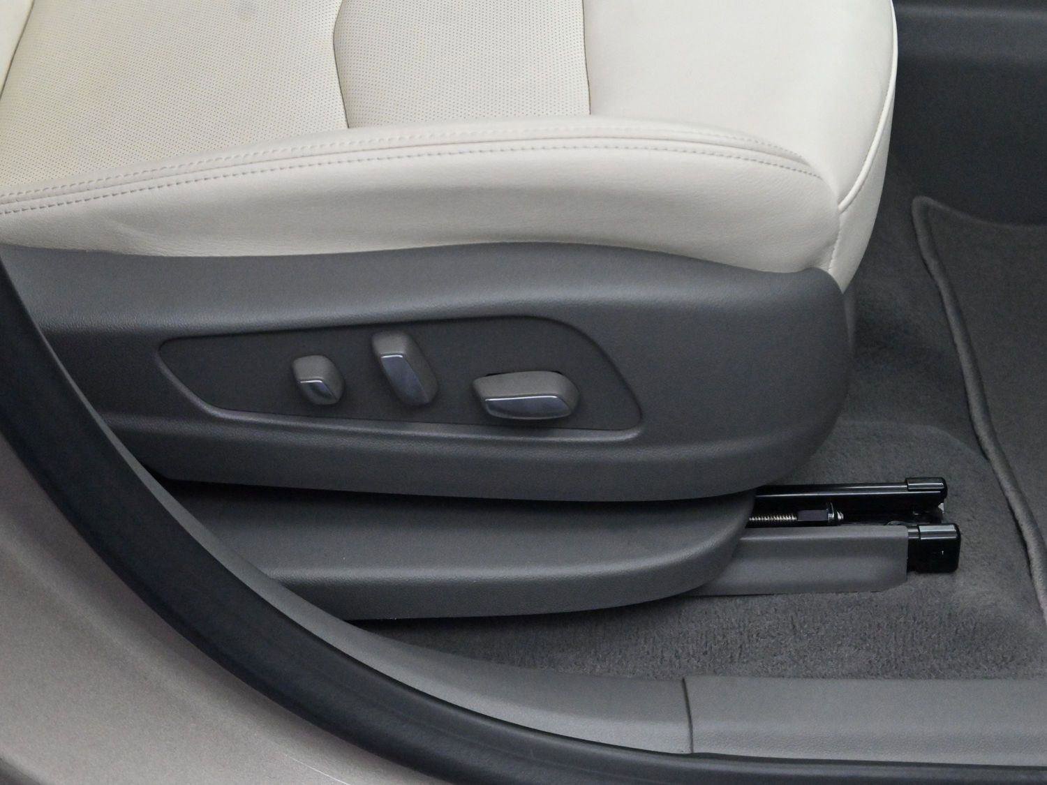 Certified 2022 Cadillac XT6 Premium Luxury image 37