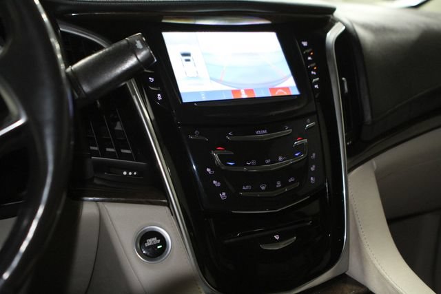 Used 2018 Cadillac Escalade ESV Luxury AWD/4WD image 21