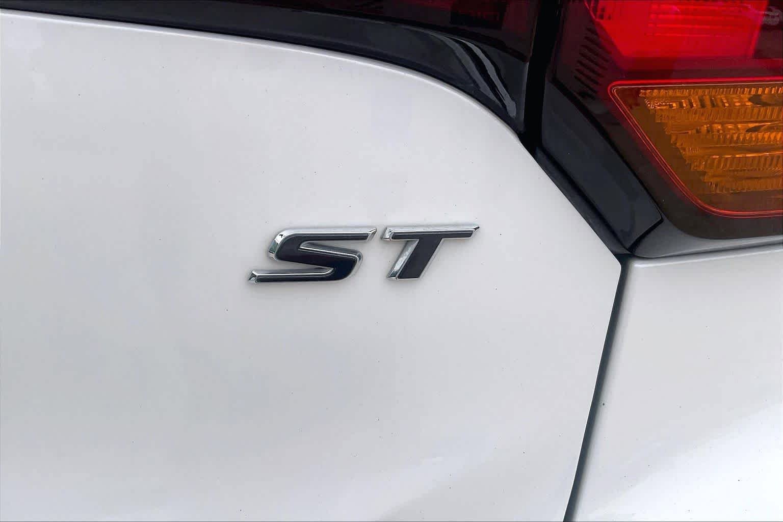 Used 2023 Buick Encore GX Select w/ Sport Touring Package FWD image 10