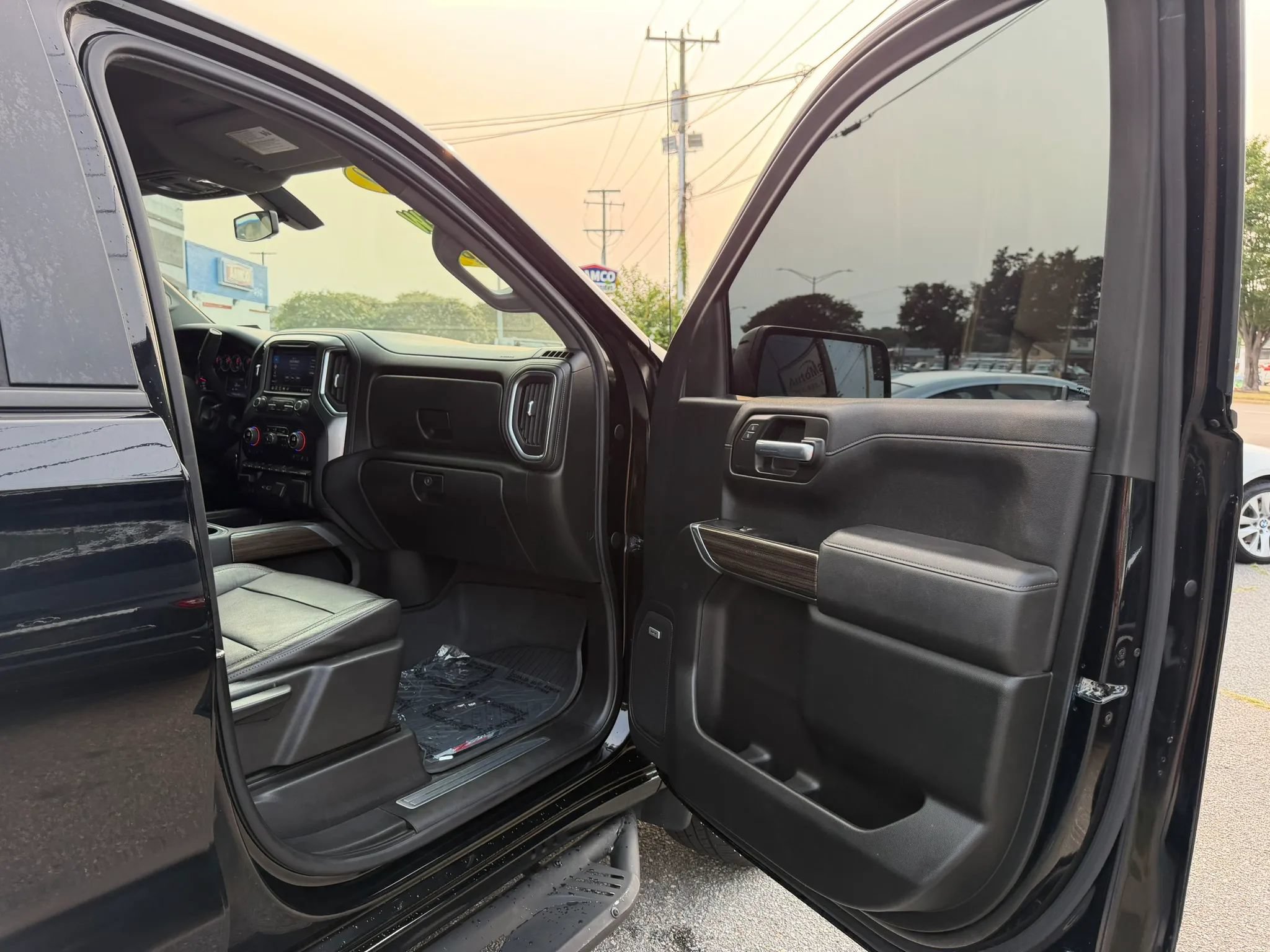 Used 2020 Chevrolet Silverado 1500 LT Trail Boss AWD/4WD image 17