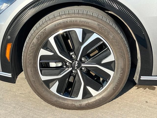 Used 2024 Kia EV6 Wind w/ Wind Technology Package RWD image 5
