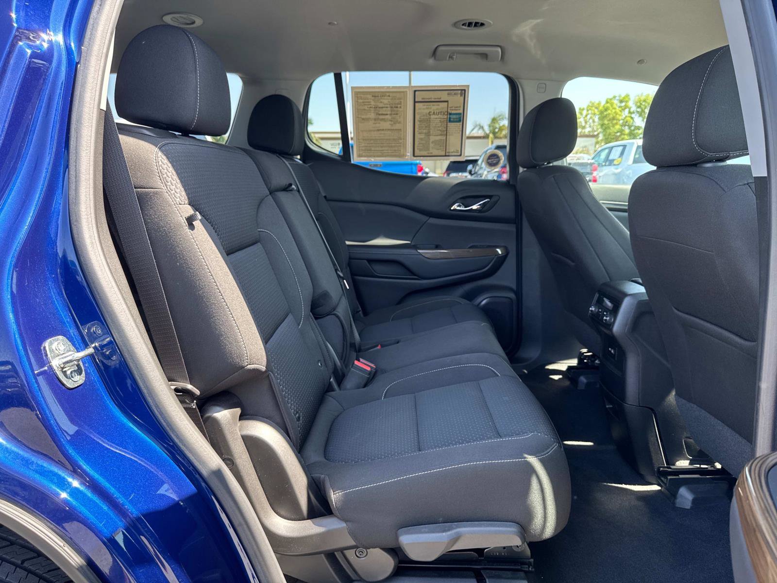 Used 2023 GMC Acadia SLE image 22