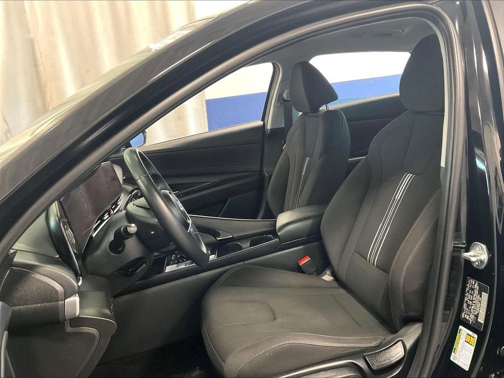 Used 2023 Hyundai Elantra SEL w/ Convenience Package FWD image 10