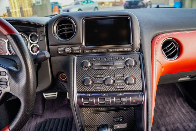 Used 2014 Nissan GT-R Premium w/ Premium Interior Package image 26