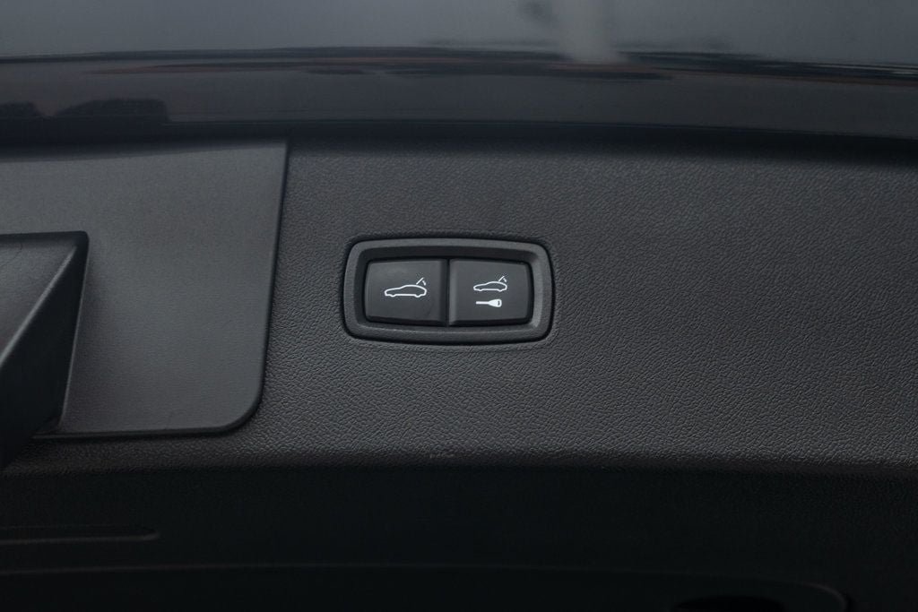 Used 2023 Porsche Cayenne AWD/4WD image 32