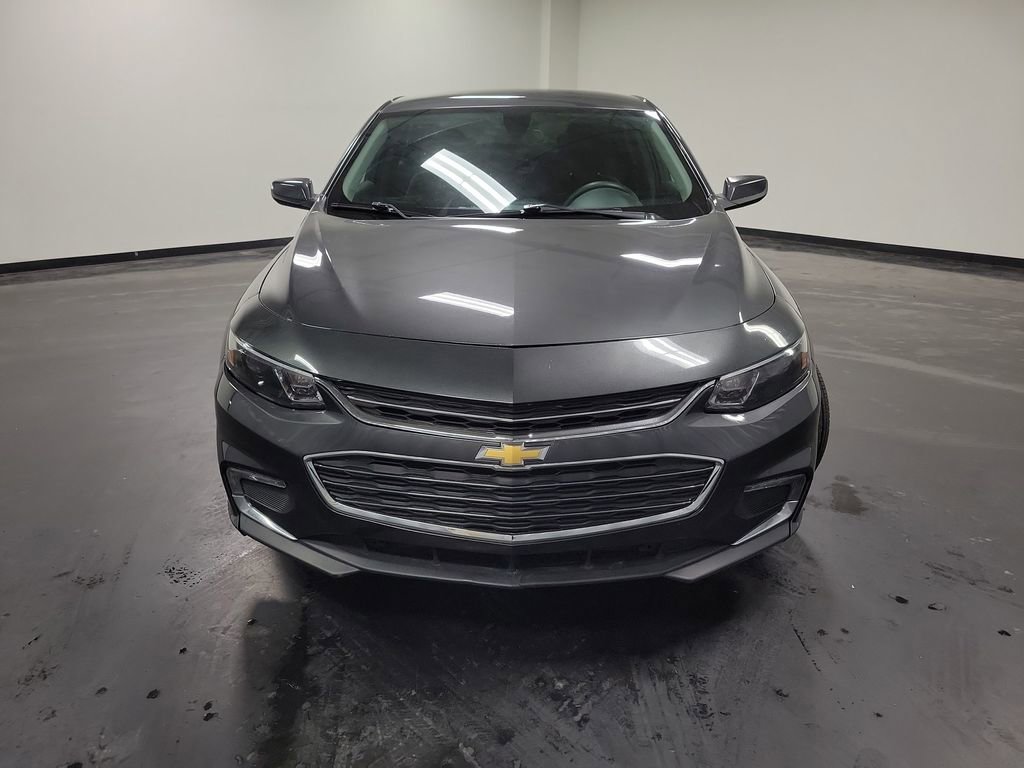 Used 2018 Chevrolet Malibu LT image 2