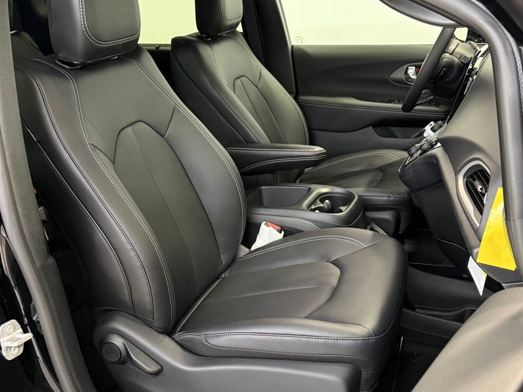 New 2026 Chrysler Voyager LX image 12