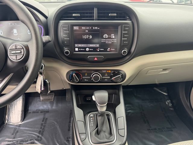 Certified 2025 Kia Soul LX w/ LX Technology Package FWD image 18